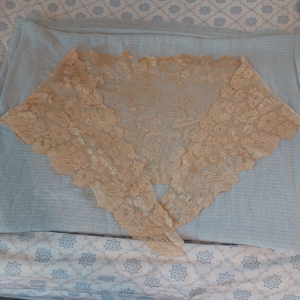 Antique lace scarf with box